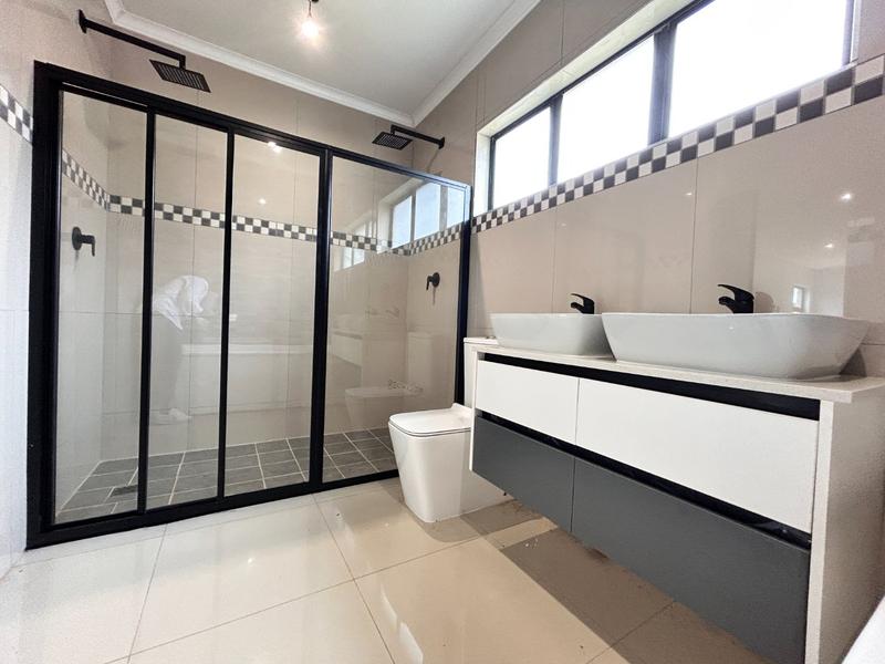 5 Bedroom Property for Sale in Melodie North West